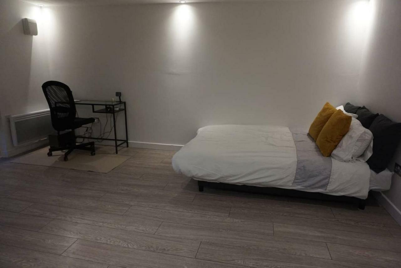 Rjo Serviced Accommodation Перфлит Экстерьер фото