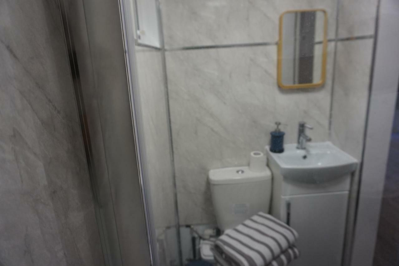 Rjo Serviced Accommodation Перфлит Экстерьер фото